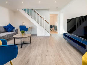 Pass the Keys Stylish 4 Bedroom Home with Parking in Borehamwood